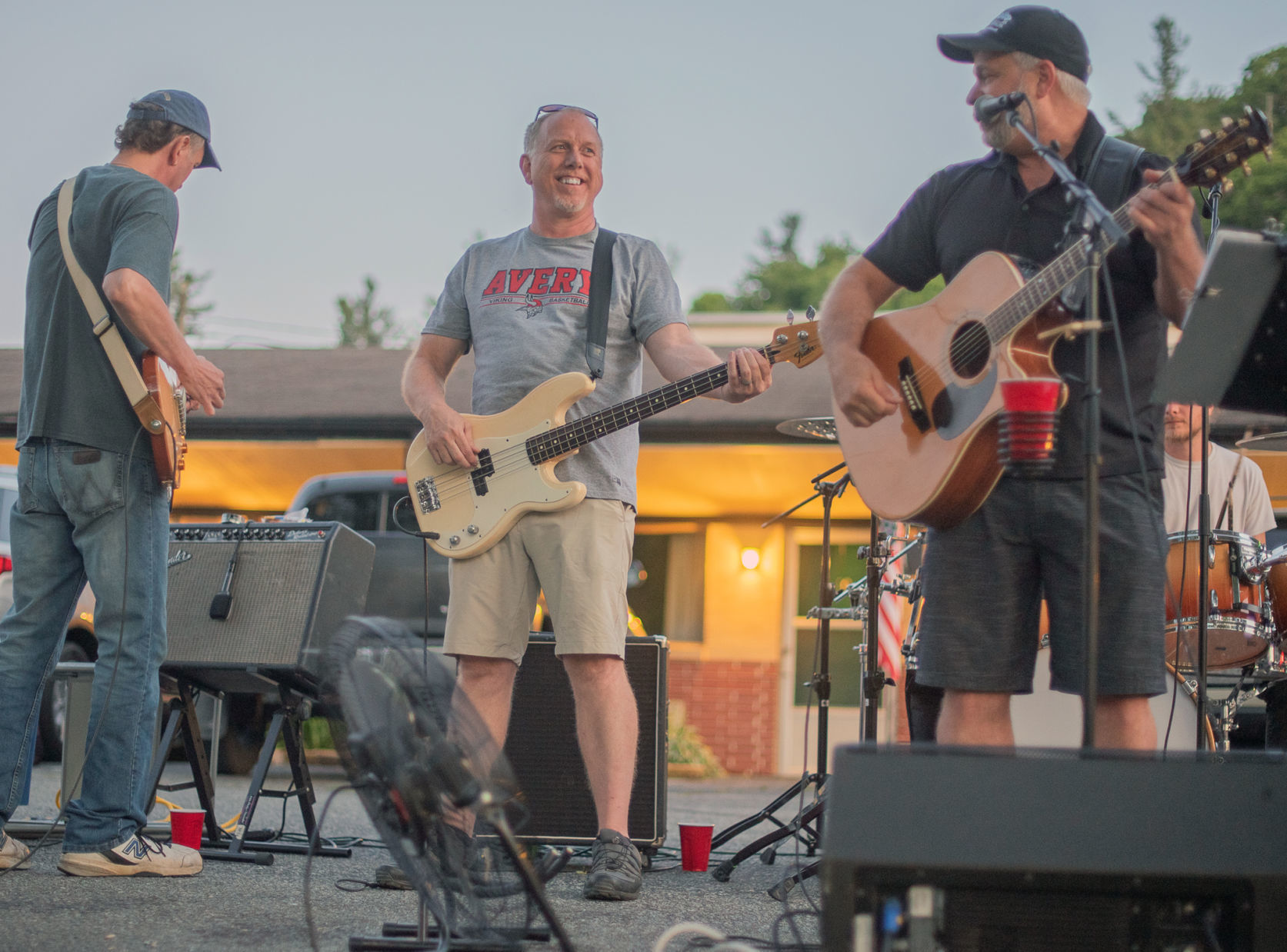Johnson Brothers host benefit outdoor concert